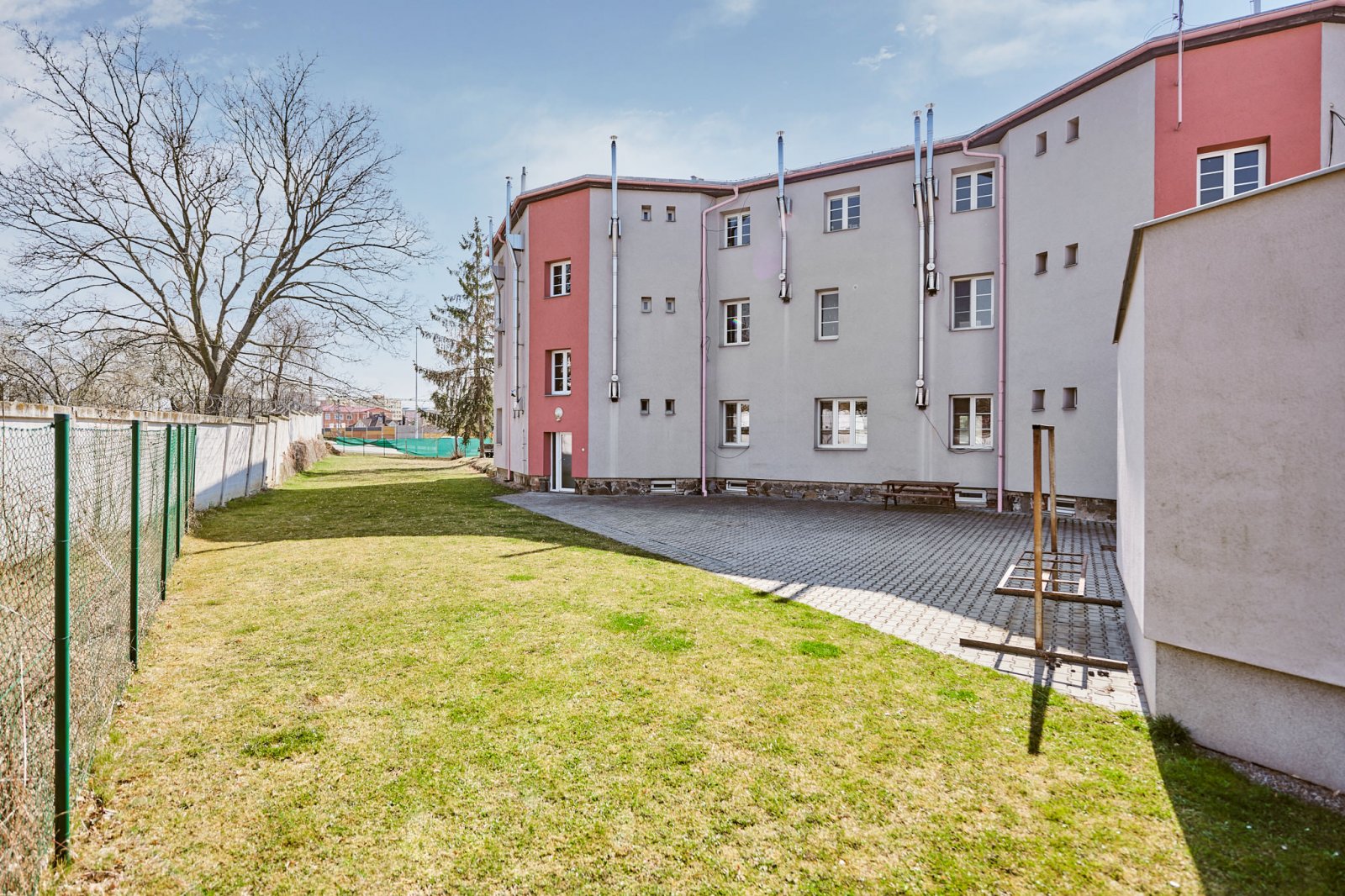 nebytová jednotka - kancelář U Pekáren 253/2, Praha 15, k.ú. Hostivař