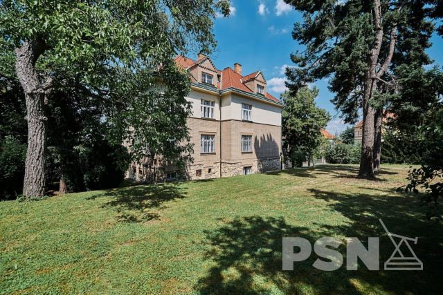 Vila na Ořechovce se zahradou a garáží Vila Slunná 16