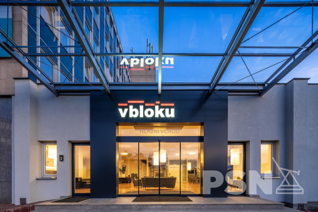 Pronájem bytu 2+kk s kuchyňskou linkou Peroutkova 81, Praha 5